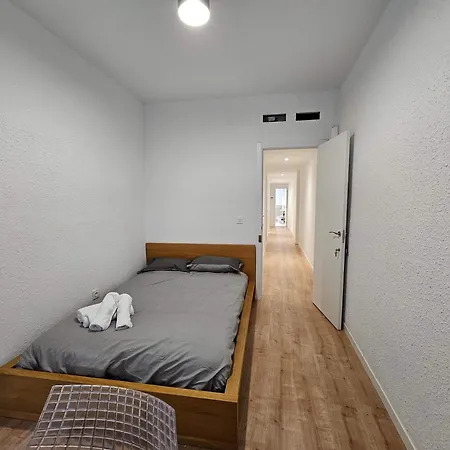Moderno Piso Junto Al Pilar Daire