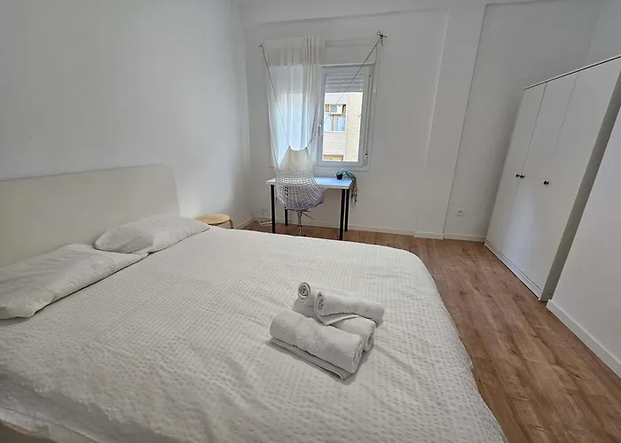 Moderno Piso Junto Al Pilar